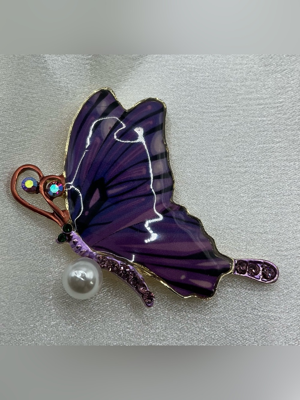 PURPLE ENAMEL BUTTERFLY FAUX PEARL ACCENT BROOCH NWOT